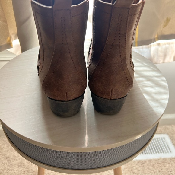 Maurice’s Brown Leather Ankle Boots, like new - Picture 5 of 8